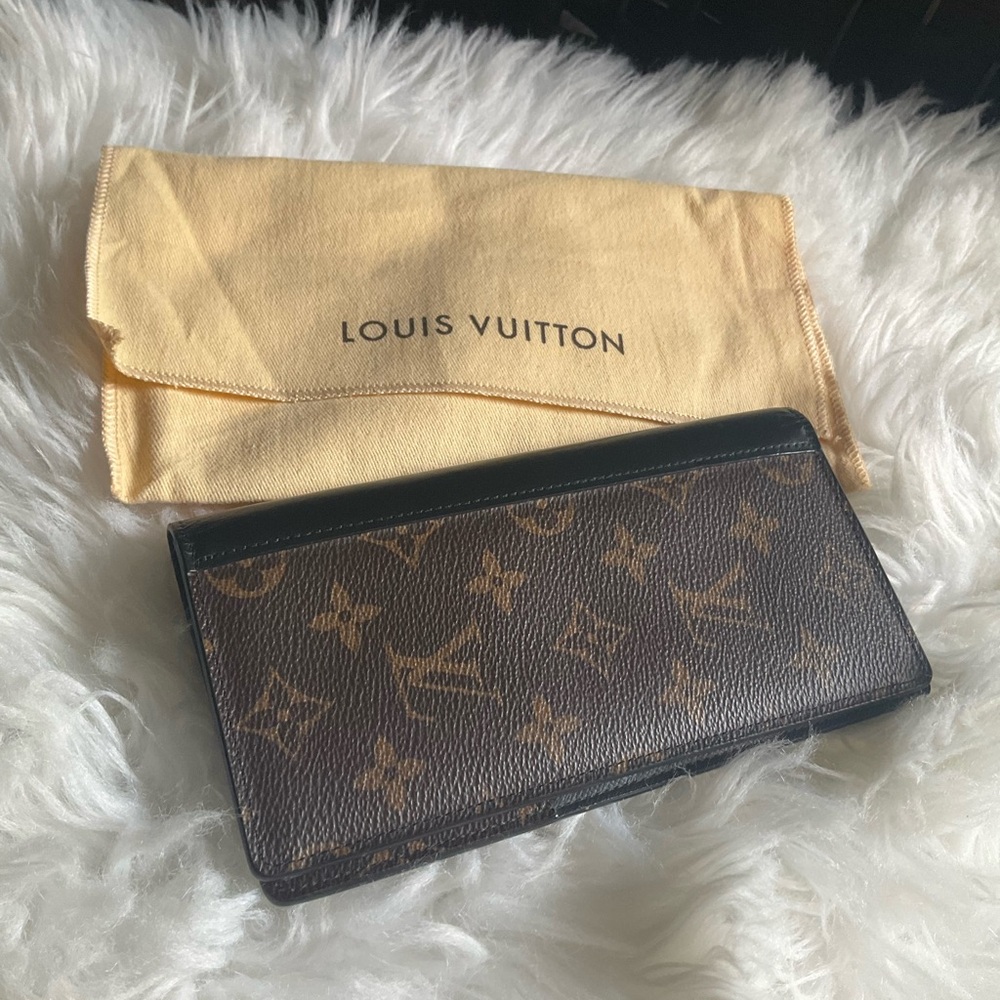 LOUIS VUITTON 
Monogram Macassar Brazza Wallet ALL GENDER